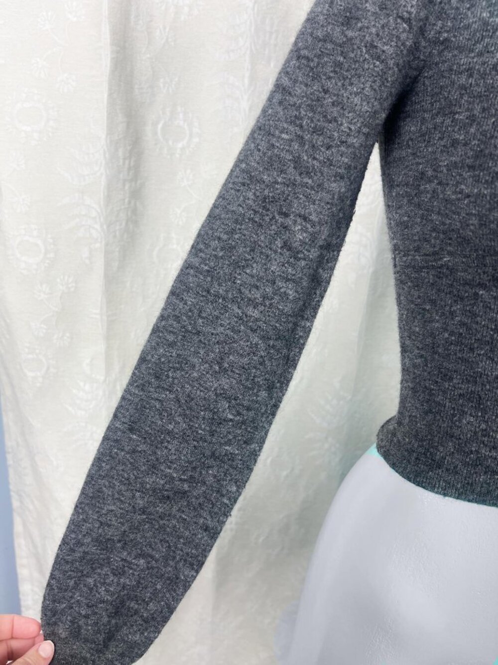 Aritzia Wilfred Greer sweater charcoal gray cropped knit wool cashmere blend M - Picture 3 of 7